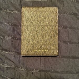 Michael Kors Jet Set Passport ID Wallet Holder